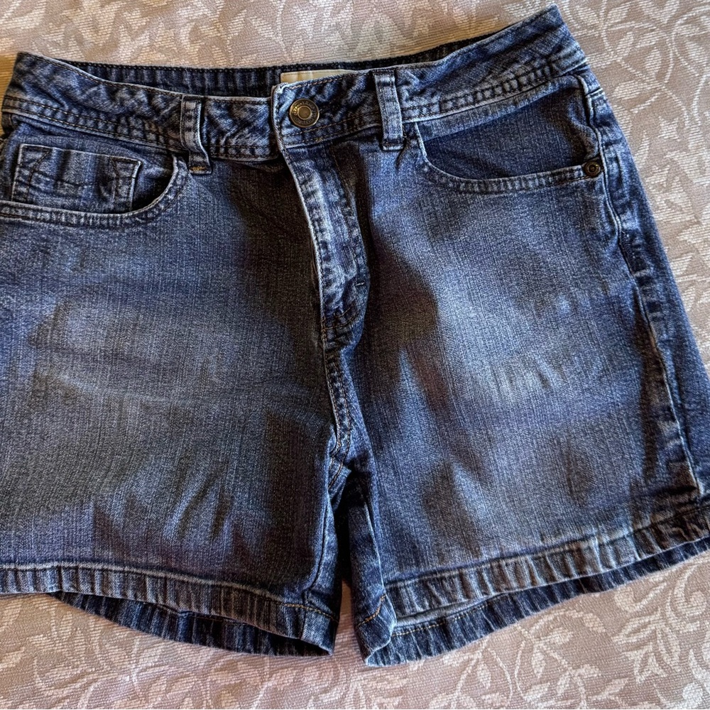 St. John’s Bay women’s shorts stretch